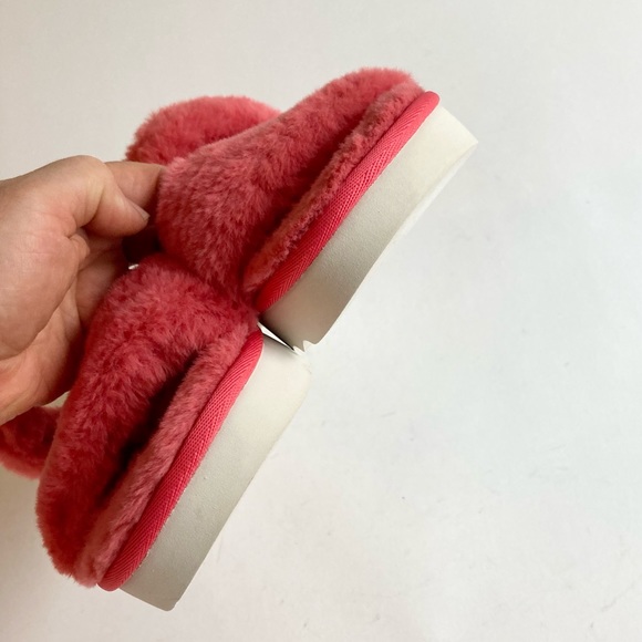 New Koolaburra by UGG Pink Coral Faux Fur Rubber Outsole Sandals size 11 - Picture 7 of 13